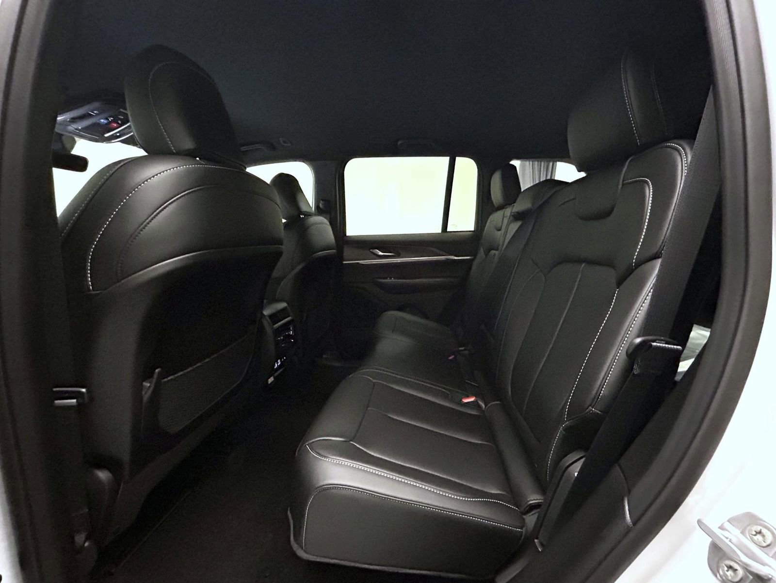 New 2025 Jeep Grand Cherokee Limited image 11