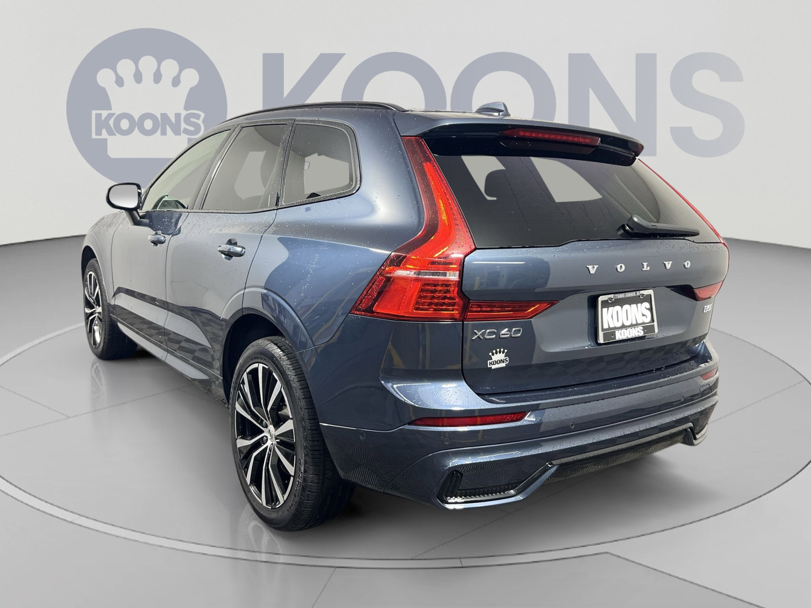Used 2024 Volvo XC60 B5 Plus AWD/4WD image 4