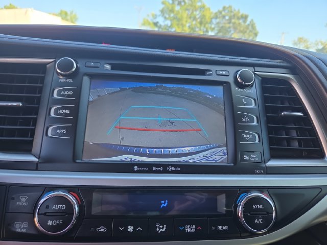 Used 2017 Toyota Highlander XLE AWD/4WD image 19