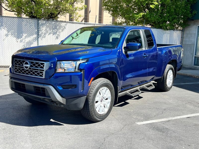 Used 2022 Nissan Frontier SV w/ Graphics Package AWD/4WD image 3