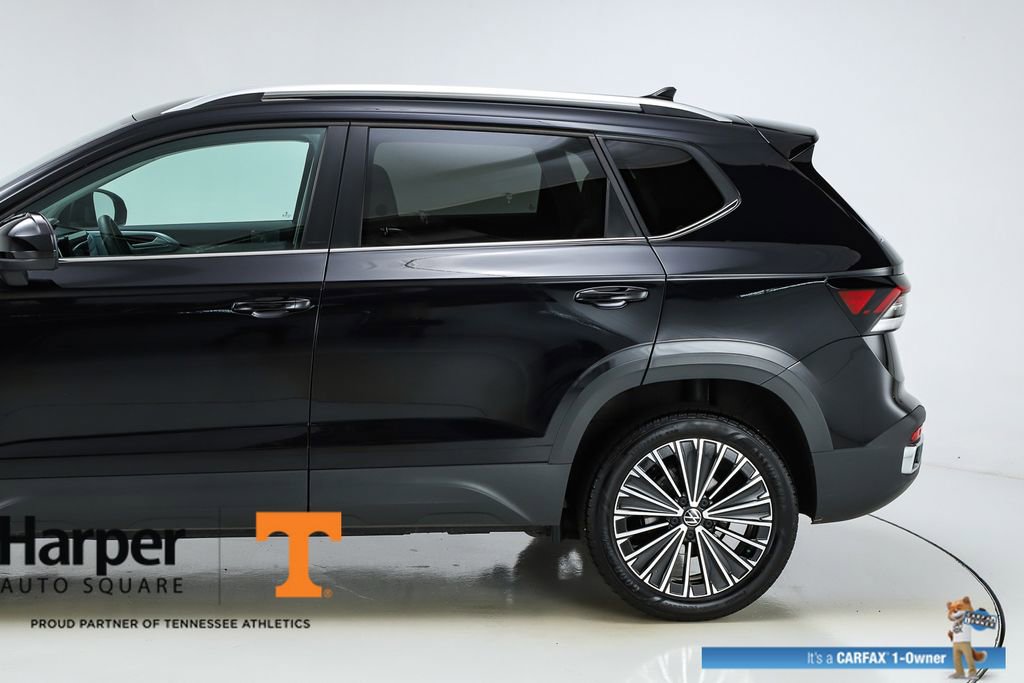 Used 2025 Volkswagen Taos SE image 4