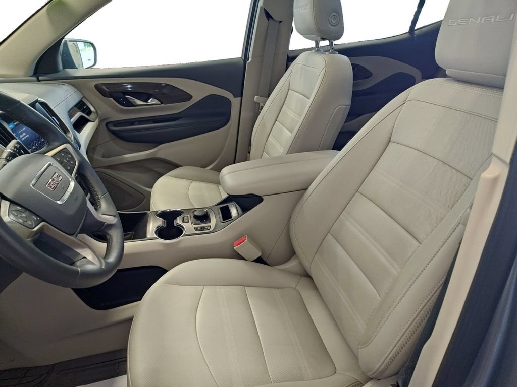 Used 2023 GMC Terrain Denali w/ Denali Premium Package AWD/4WD image 9