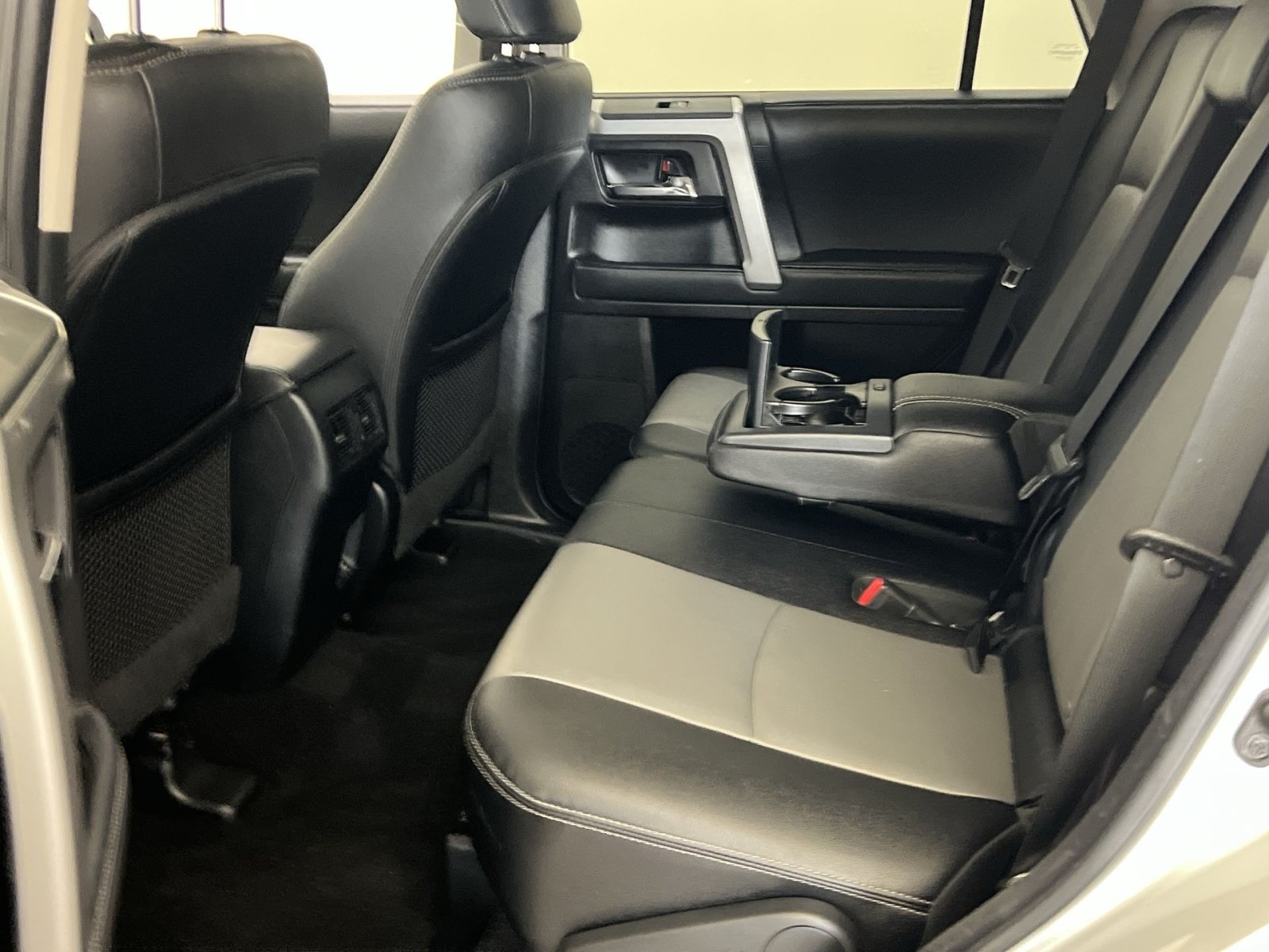 Used 2022 Toyota 4Runner SR5 Premium w/ Moonroof Package AWD/4WD image 24