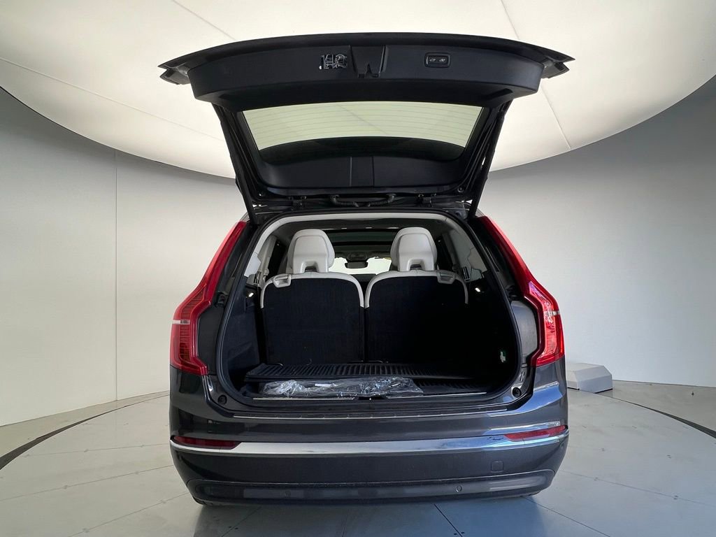 Used 2025 Volvo XC90 B6 Ultra w/ Protection Package Premier image 10