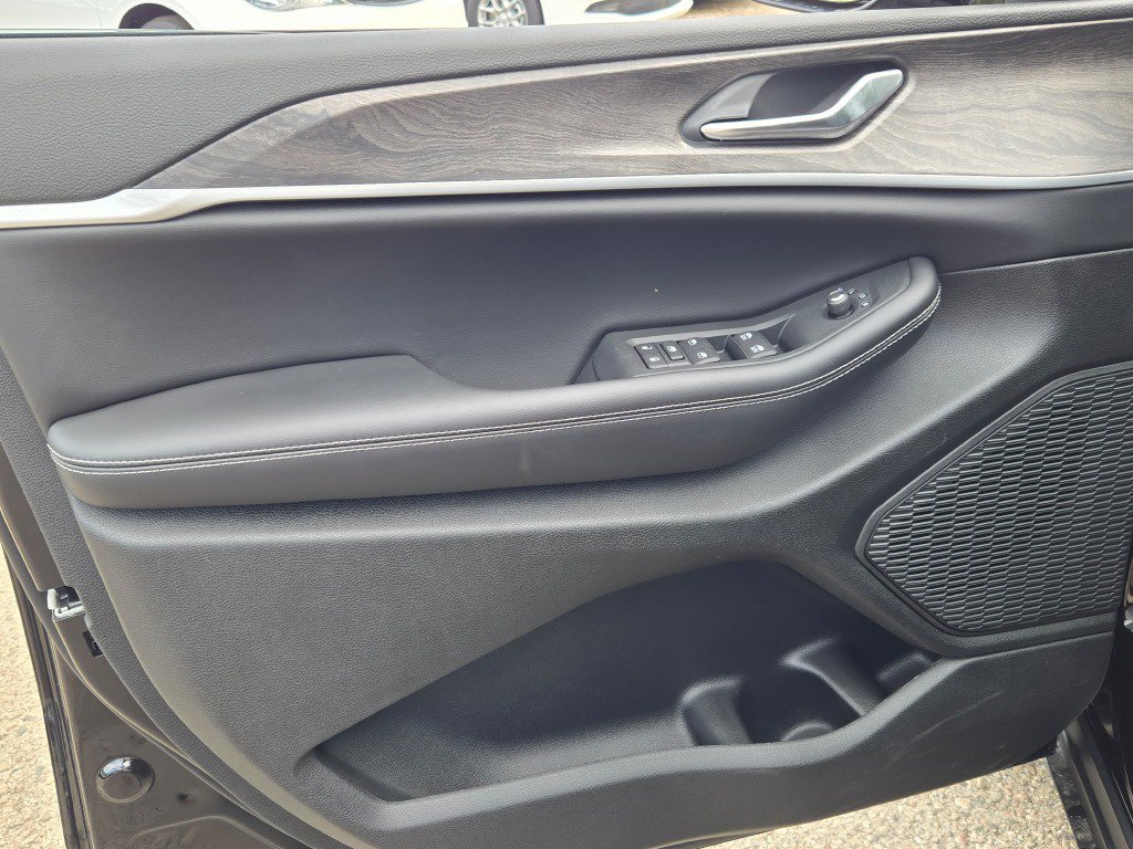 New 2027 Jeep Grand Cherokee Altitude AWD/4WD image 32