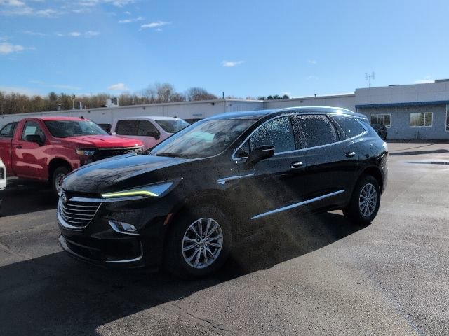 Used 2023 Buick Enclave Essence AWD/4WD image 2