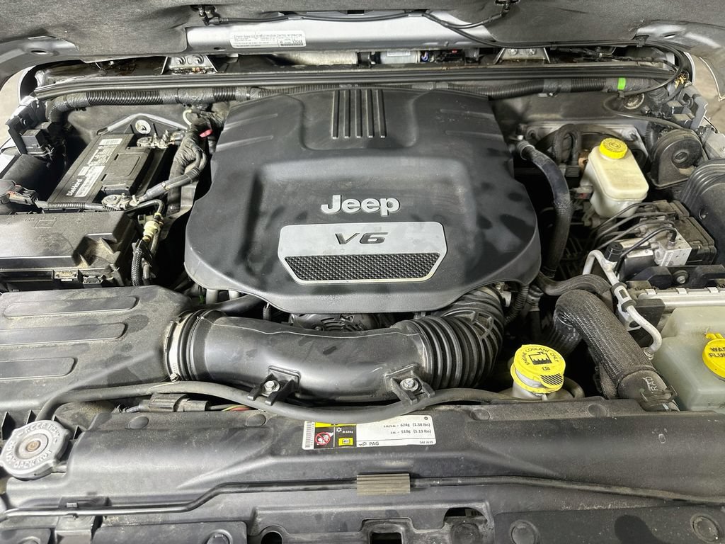 Used 2015 Jeep Wrangler Unlimited Rubicon AWD/4WD image 10