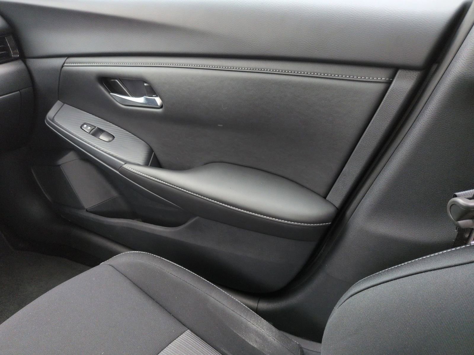 Certified 2025 Nissan Sentra SV image 33