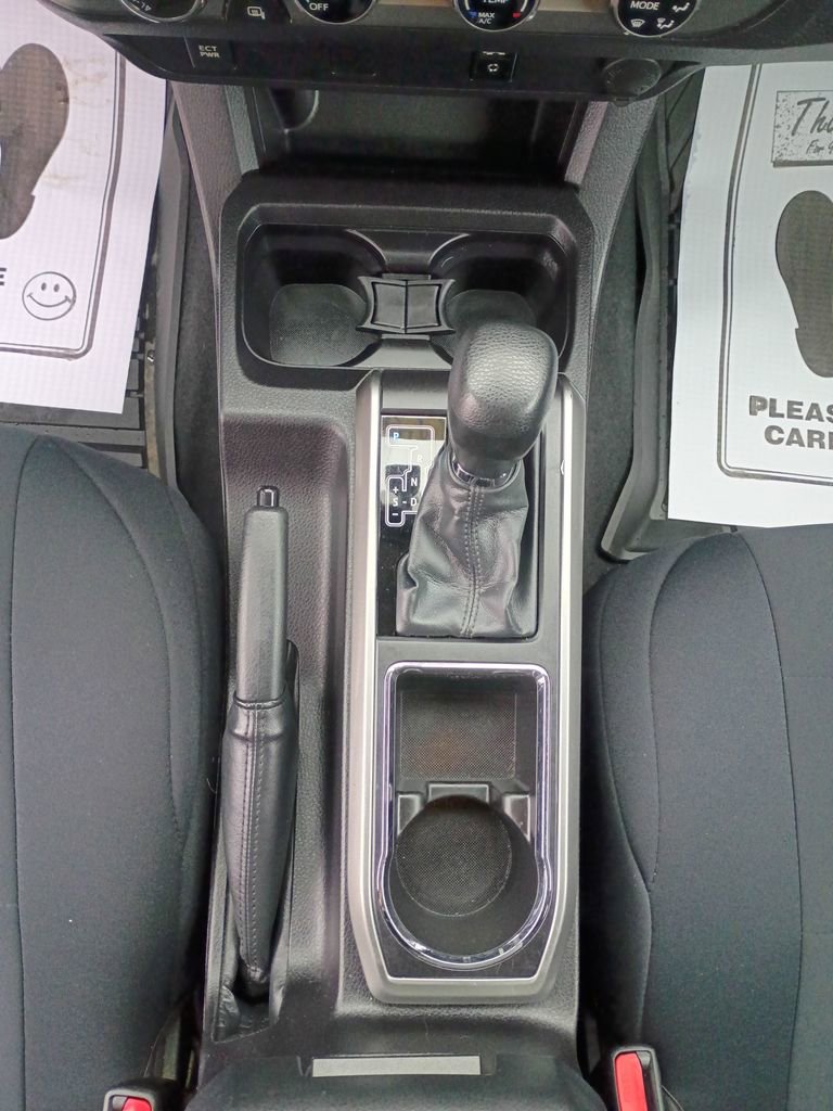 Used 2016 Toyota Tacoma SR5 w/ SR5 Appearance Package (SN) image 26