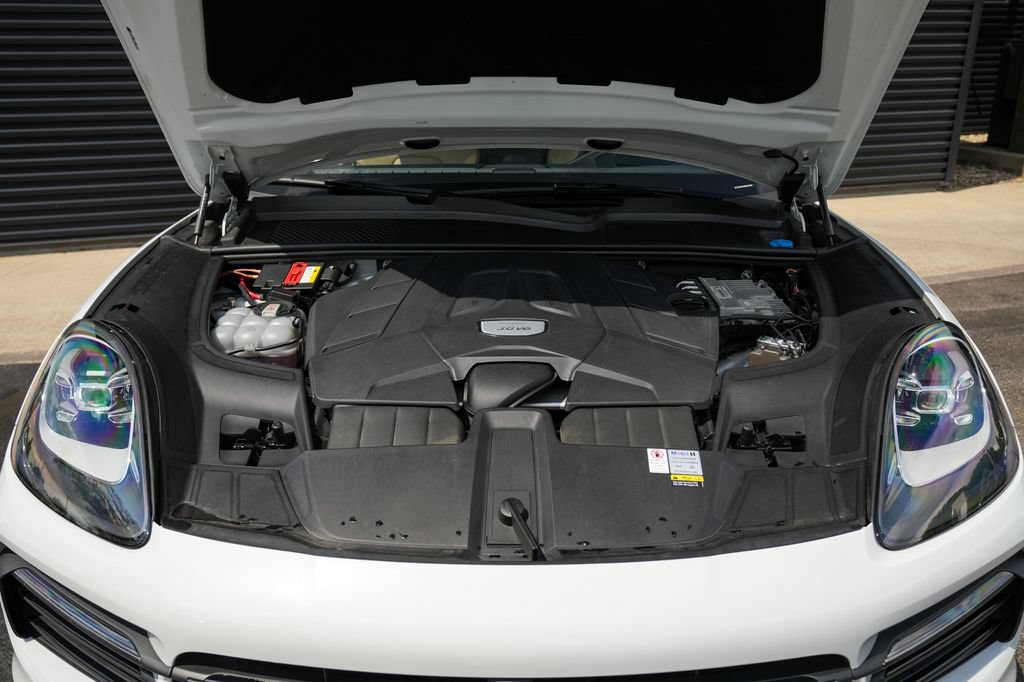 Certified 2022 Porsche Cayenne Coupe AWD/4WD image 10