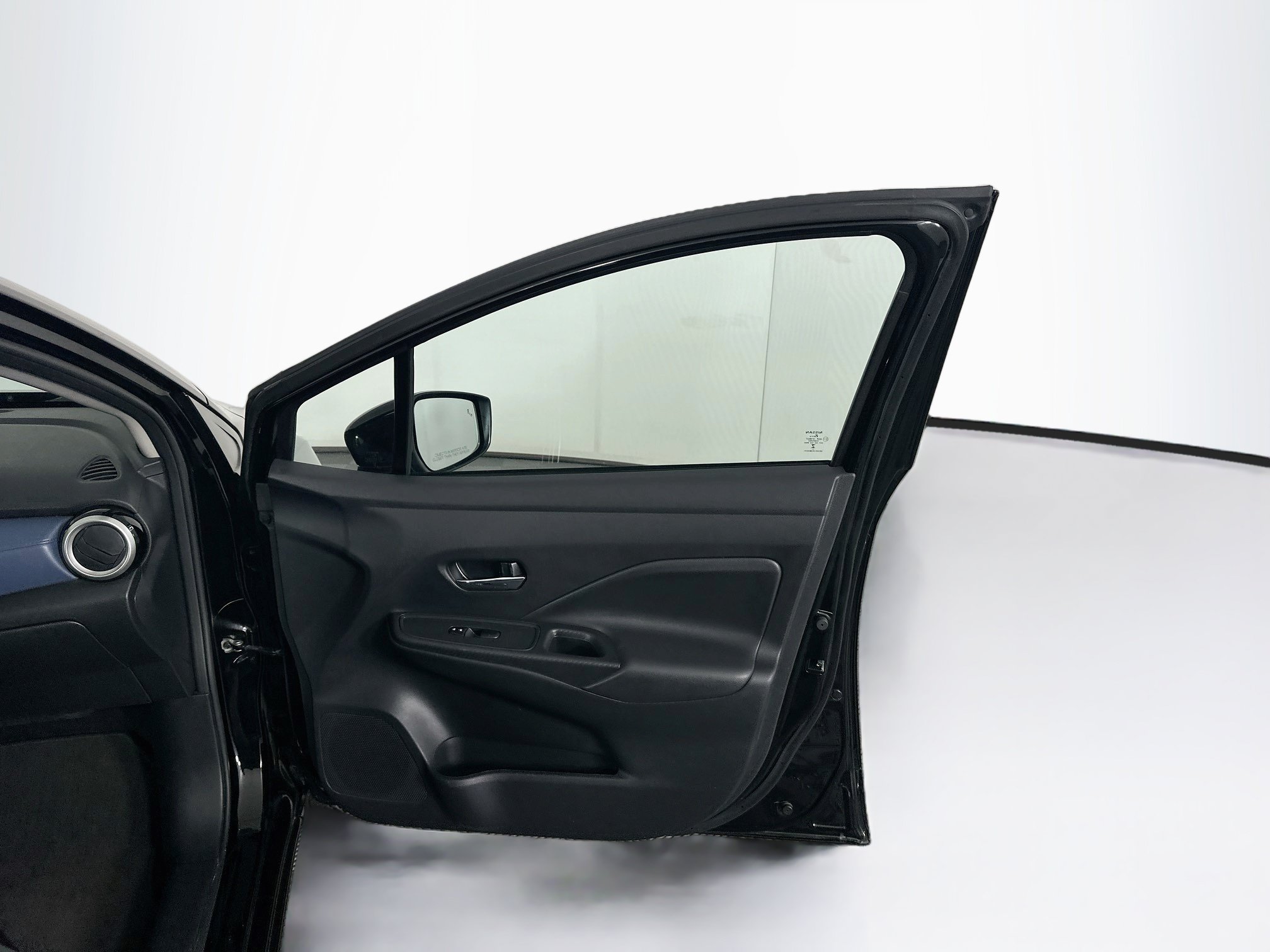 Used 2025 Nissan Versa SV FWD image 31