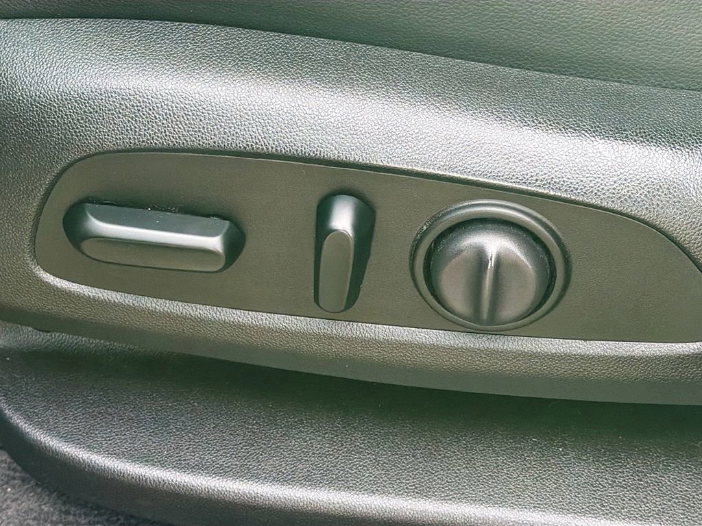 Used 2021 Chevrolet Traverse RS image 26