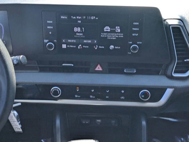 Used 2025 Kia Sportage LX image 17