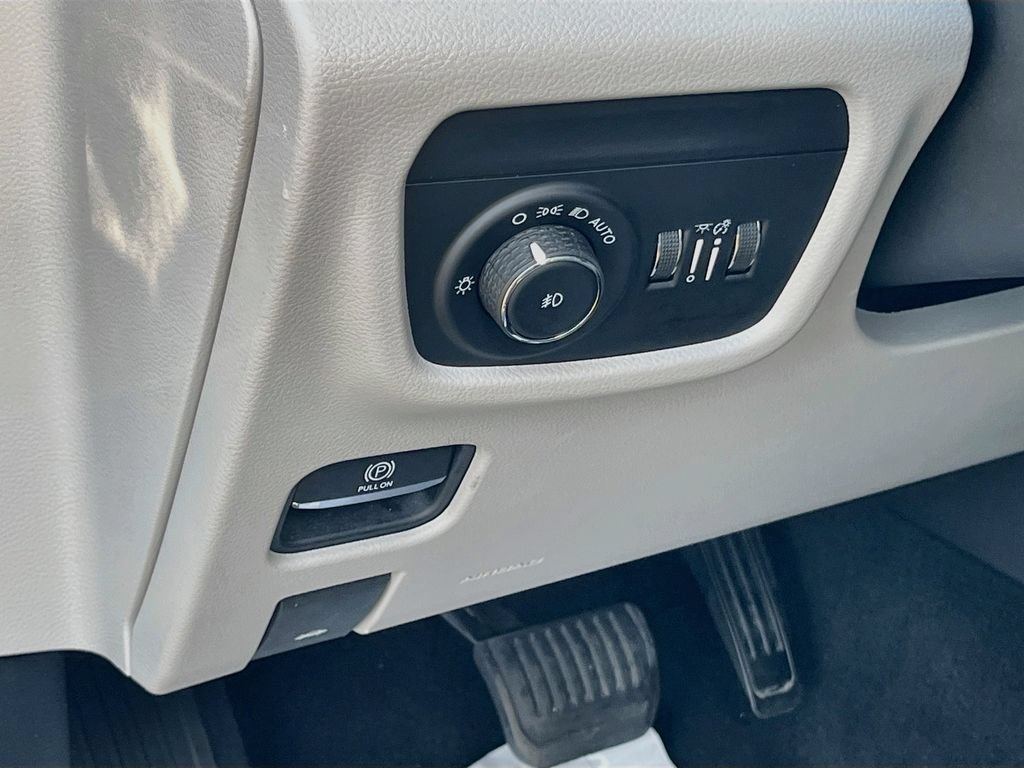 Certified 2022 Jeep Grand Cherokee L Overland AWD/4WD image 10
