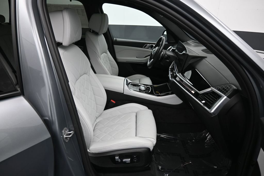 Used 2024 BMW X5 M60i AWD/4WD image 28