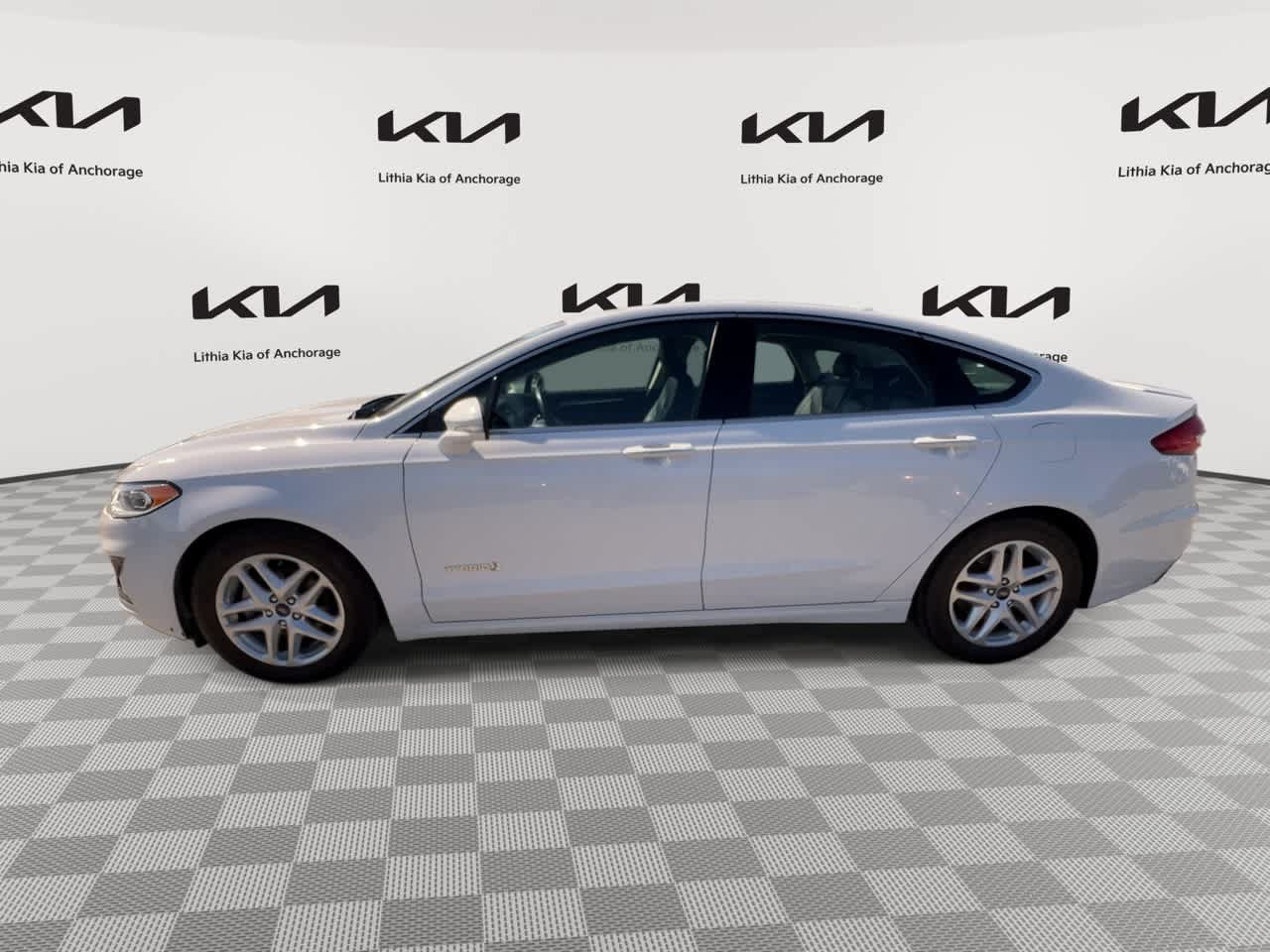 Used 2019 Ford Fusion Titanium FWD image 6