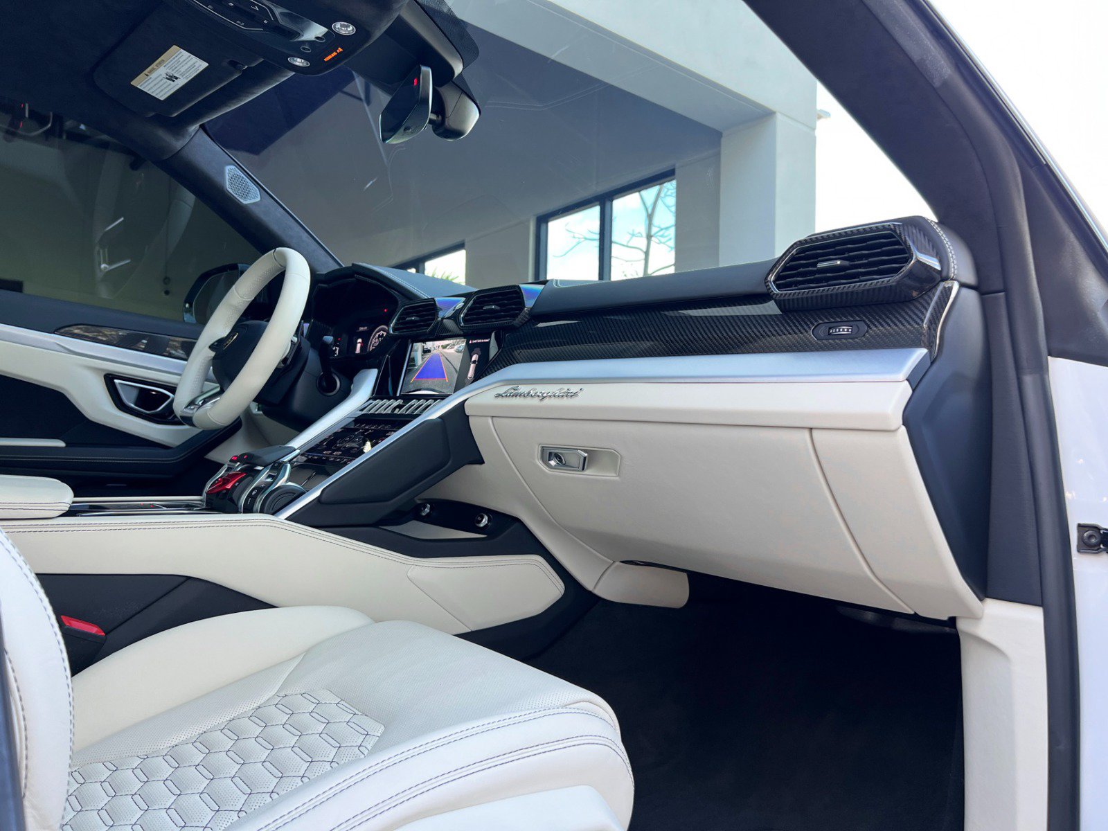 Used 2021 Lamborghini Urus AWD/4WD image 39