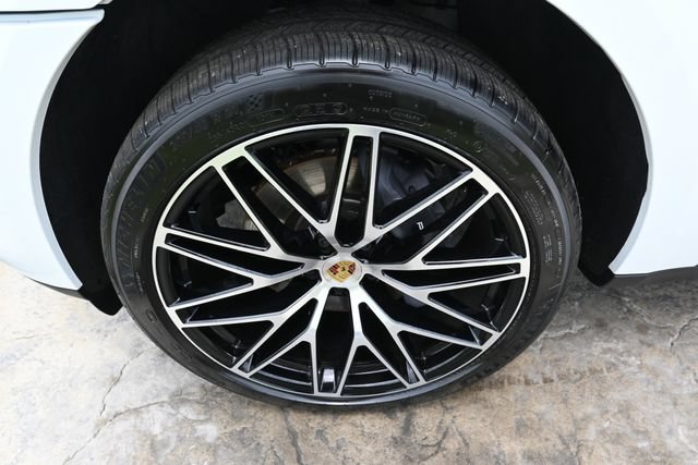 Used 2026 Porsche Macan AWD/4WD image 10