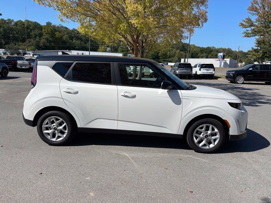 Used 2025 Kia Soul S FWD image 9