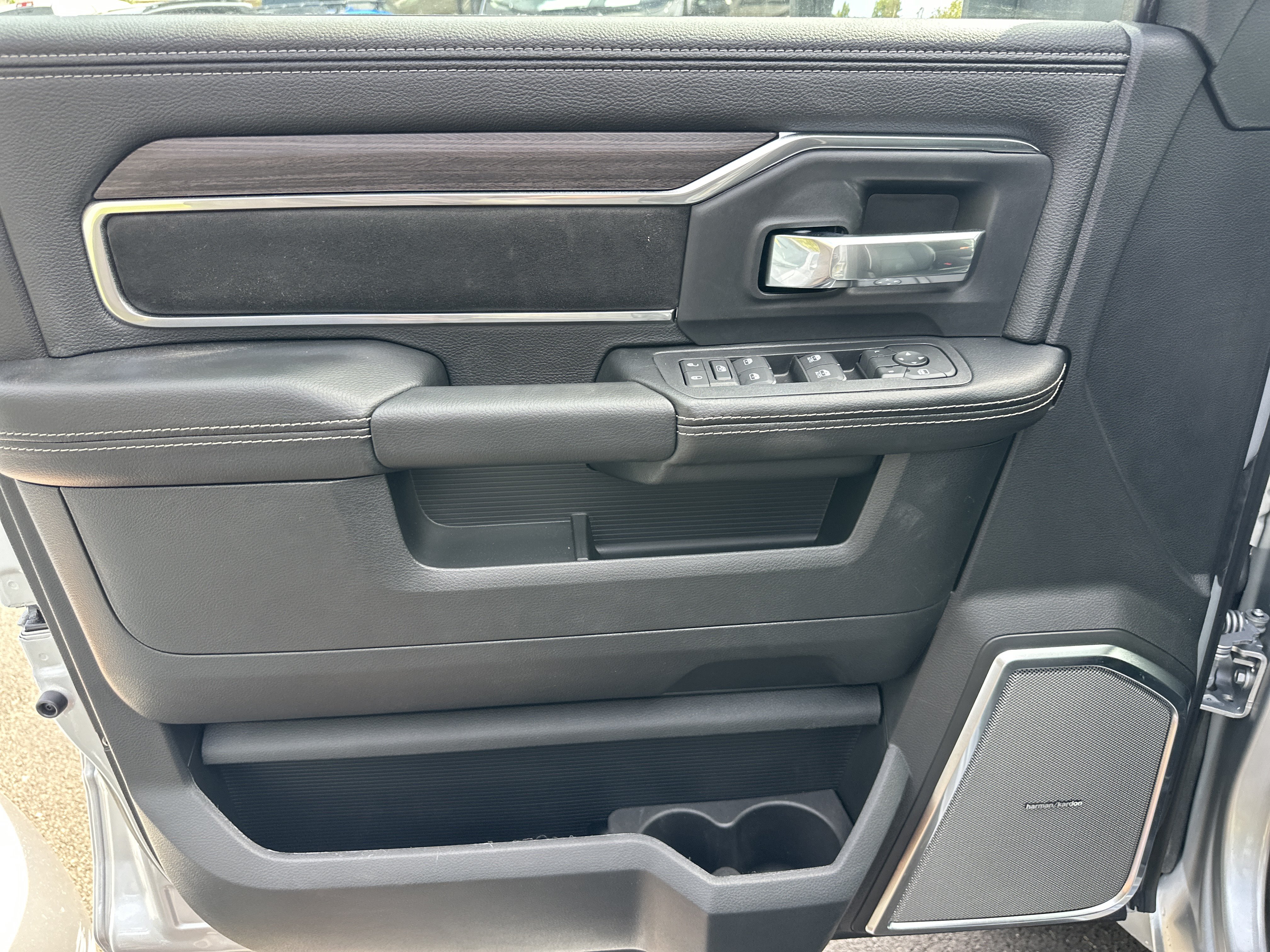 New 2027 RAM 5500 4x4 Crew Cab w/ Laramie Trim Package image 32