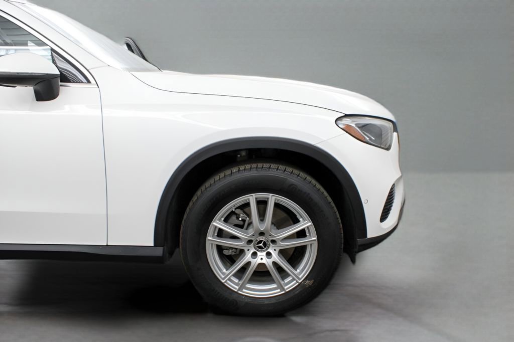 Used 2024 Mercedes-Benz GLC 300 4MATIC image 32