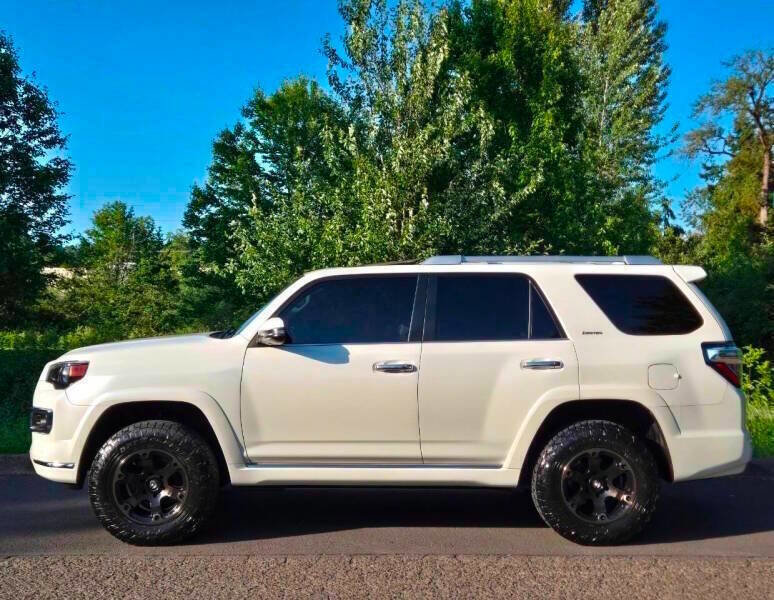 Used 2018 Toyota 4Runner Limited image 1