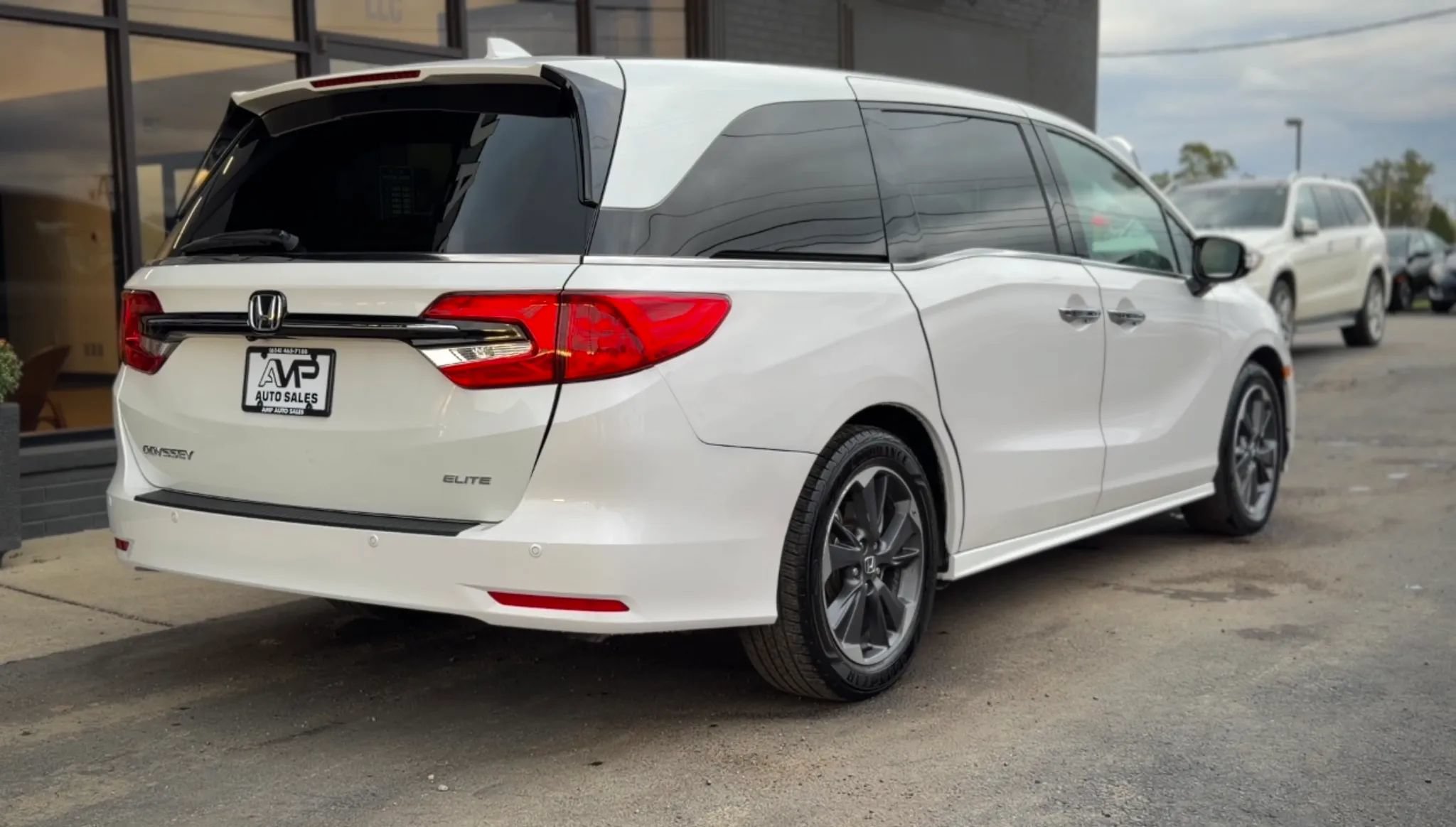 Used 2022 Honda Odyssey Elite image 2