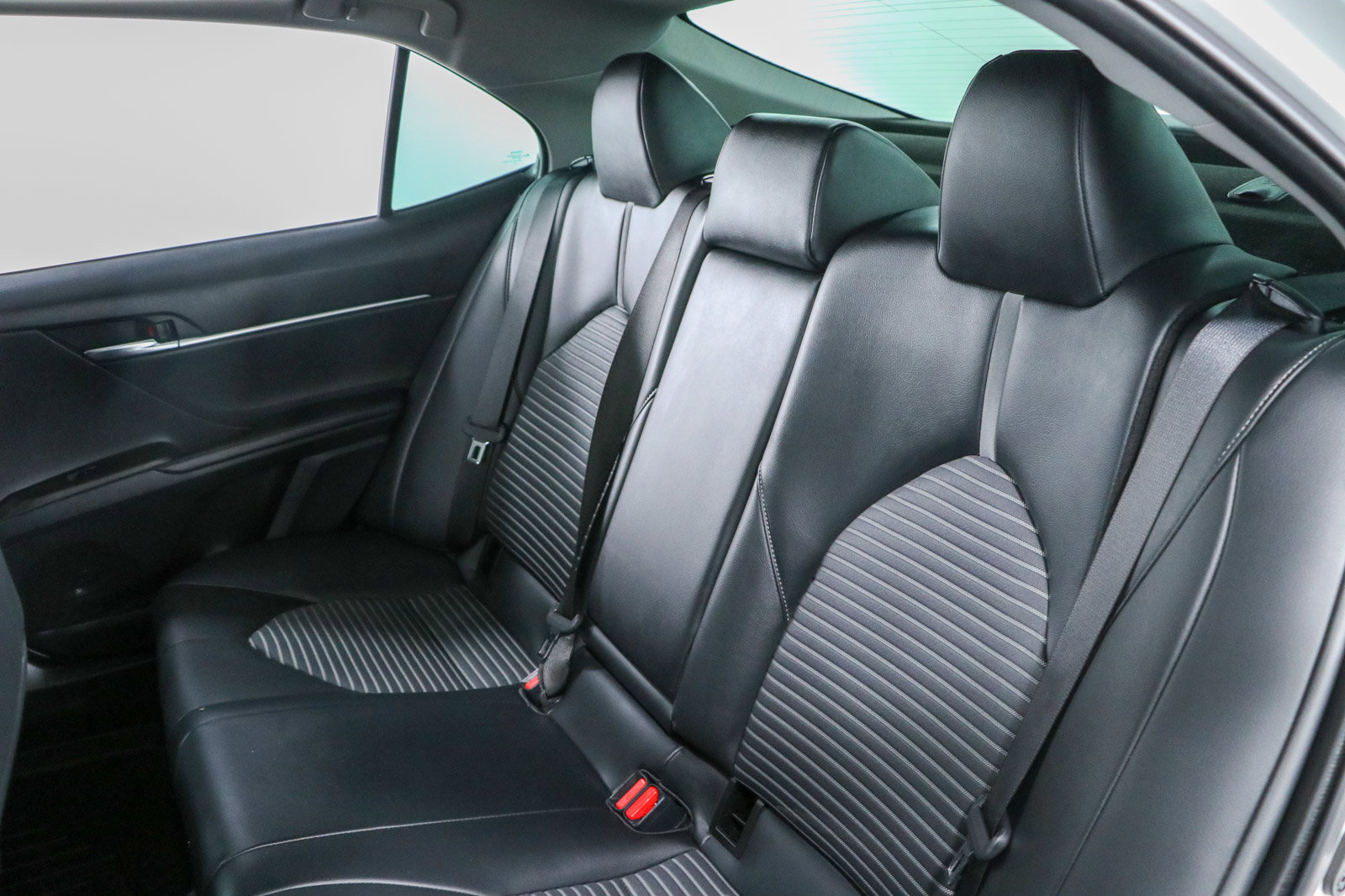 Used 2022 Toyota Camry SE FWD image 25