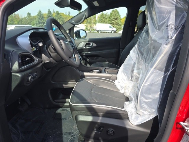 New 2026 Chrysler Pacifica Limited w/ S Appearance Package image 10