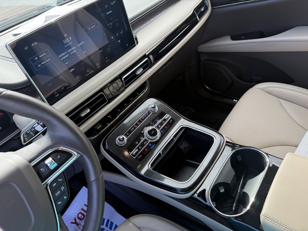 Certified 2022 Lincoln Nautilus Reserve image 14