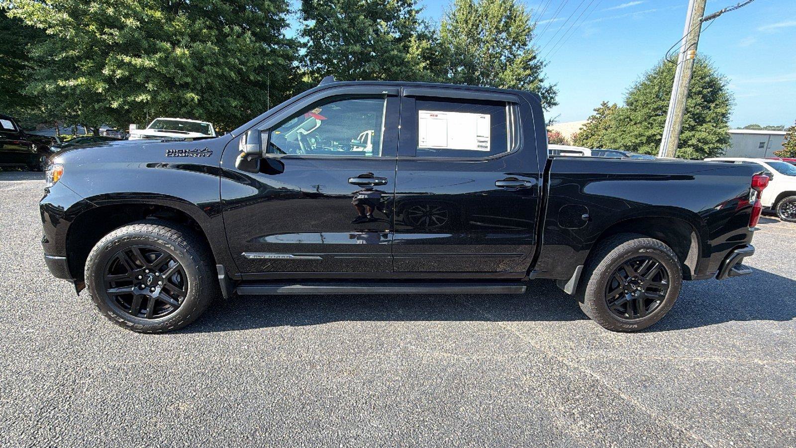 Used 2024 Chevrolet Silverado 1500 High Country w/ Midnight Edition AWD/4WD image 12