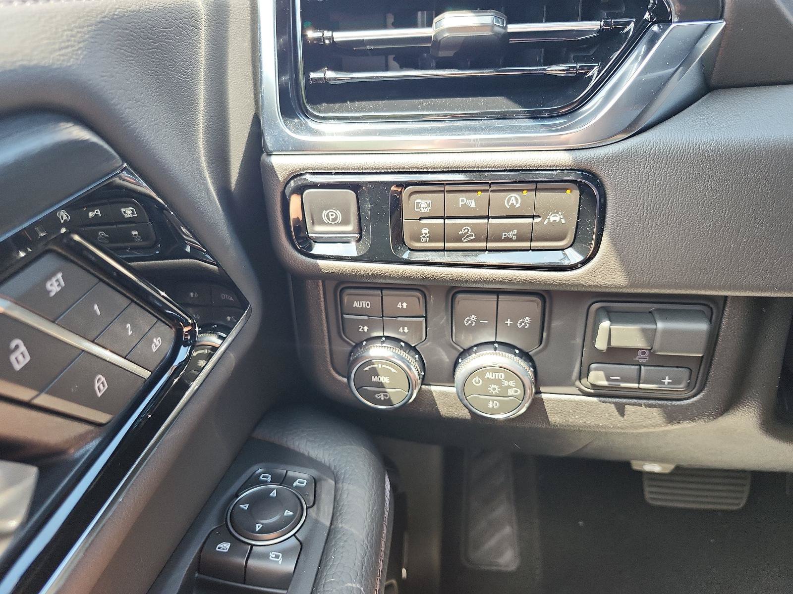 New 2026 GMC Yukon Denali w/ Denali Reserve Package AWD/4WD image 19