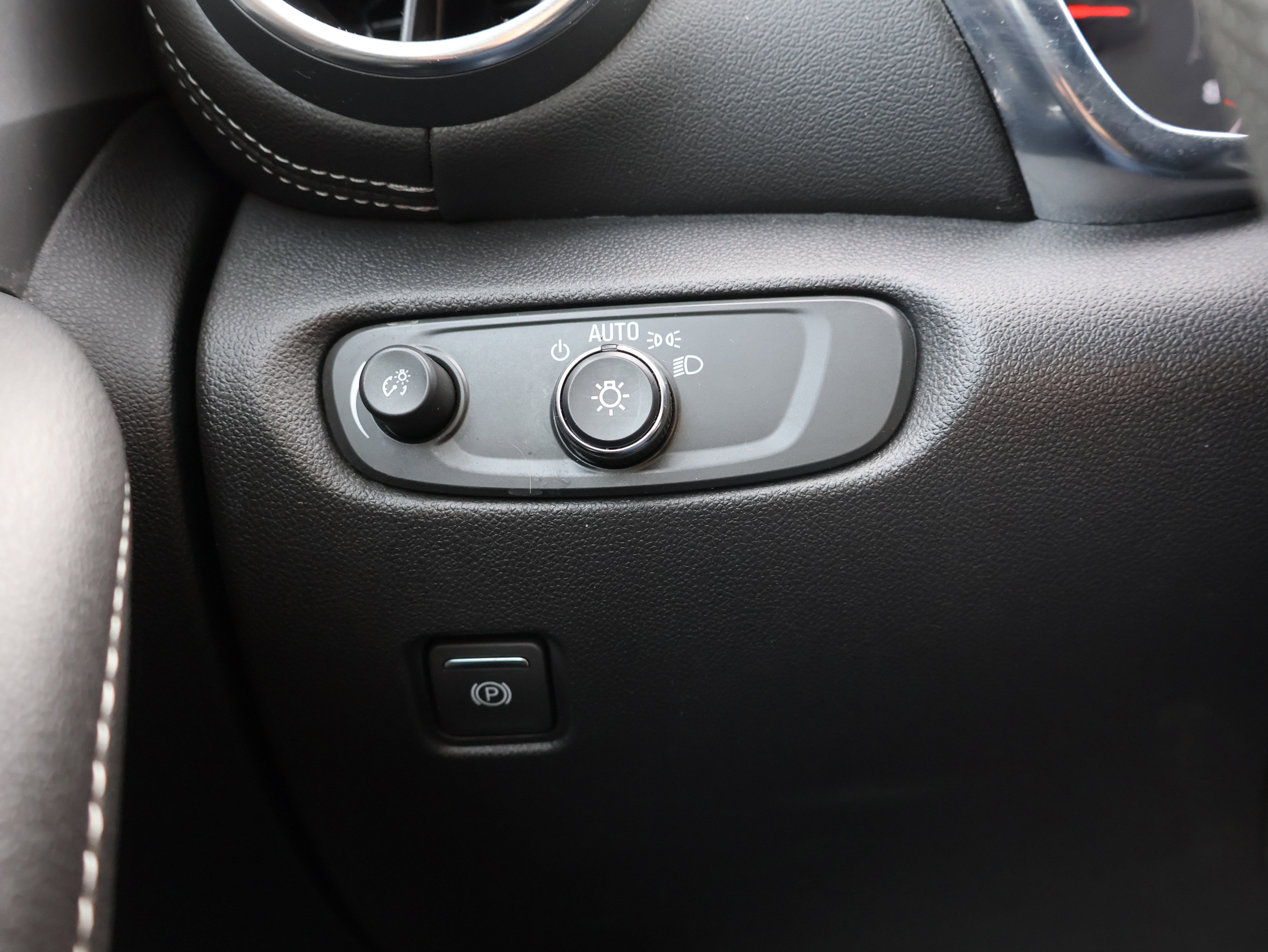 Used 2025 Chevrolet Blazer LT image 35