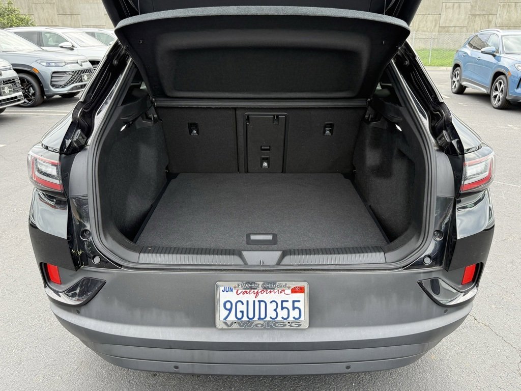 Used 2023 Volkswagen ID.4 S image 9