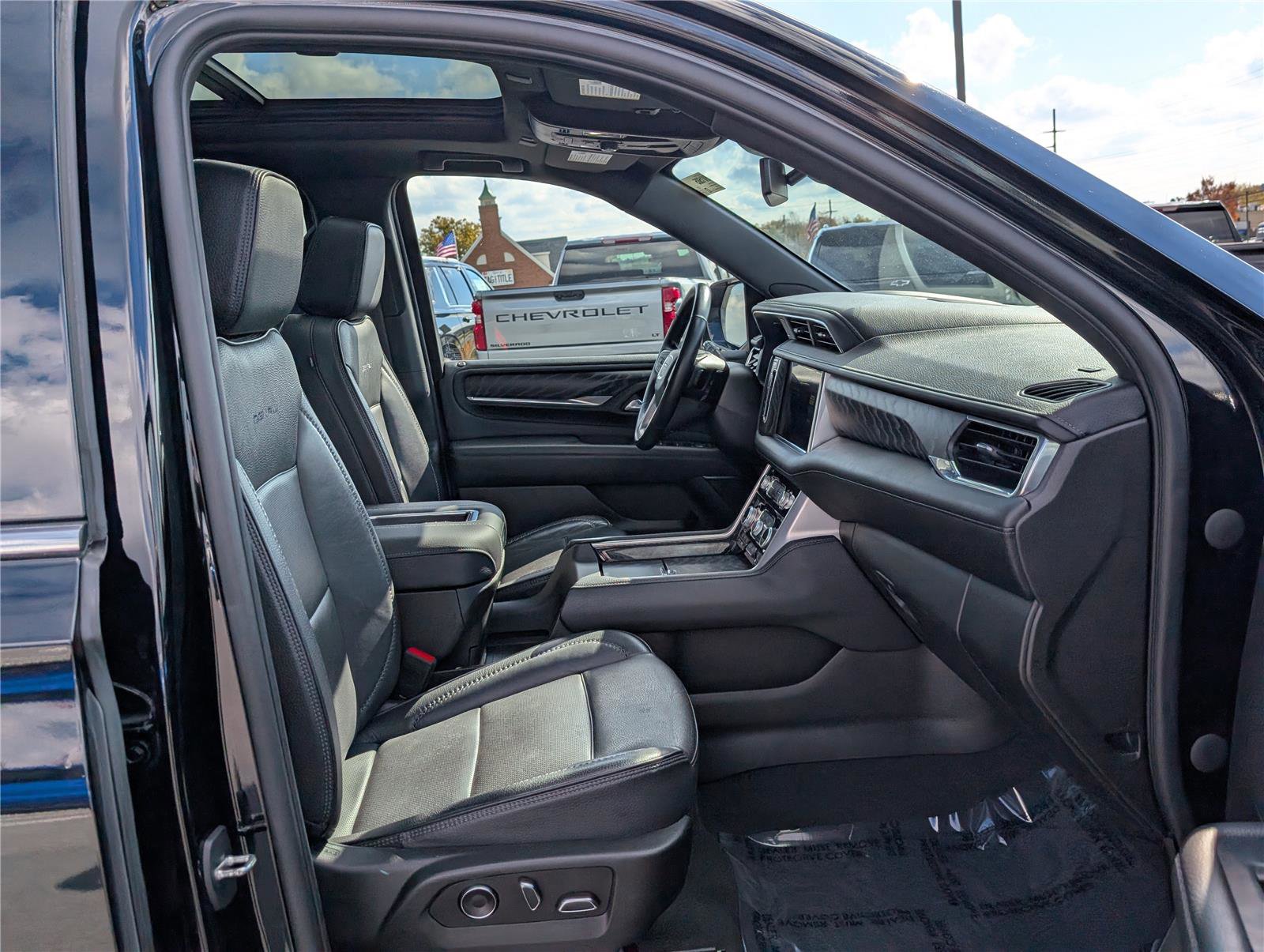 Certified 2023 GMC Yukon Denali image 11