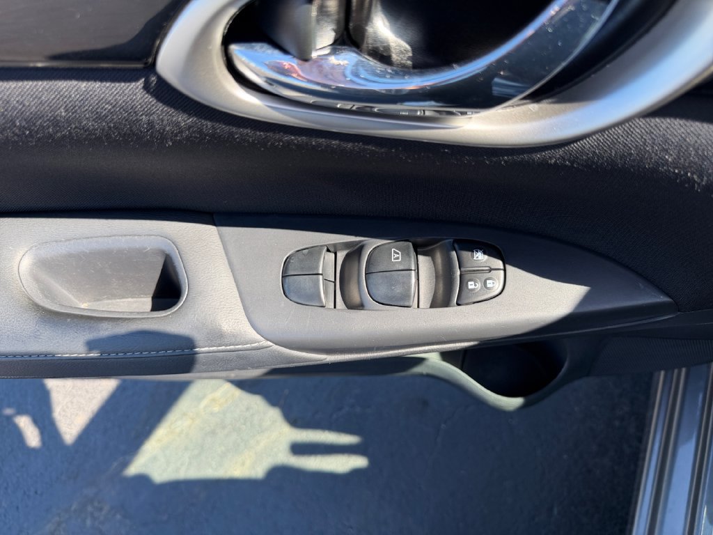 Used 2016 Nissan Sentra SV FWD image 34