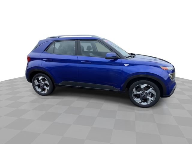 Used 2025 Hyundai Venue SEL FWD image 3