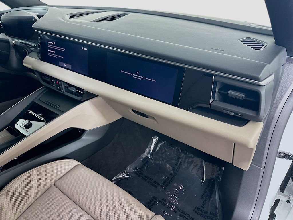 Certified 2025 Porsche Macan Electric image 31