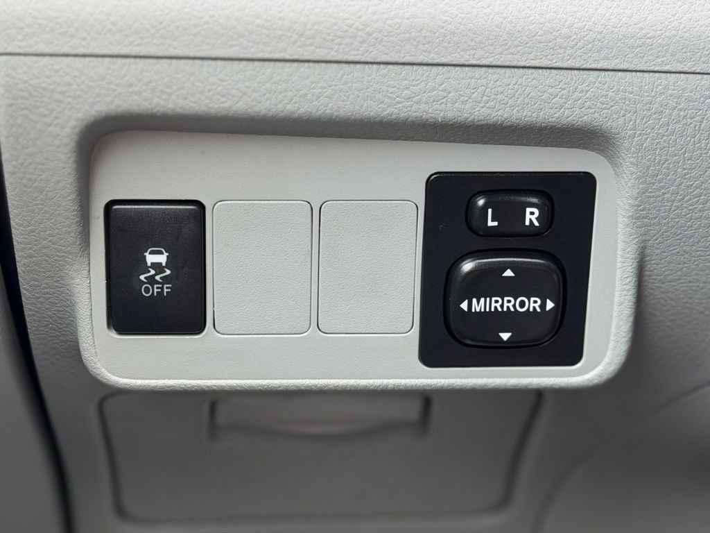 Used 2013 Toyota Corolla LE image 18