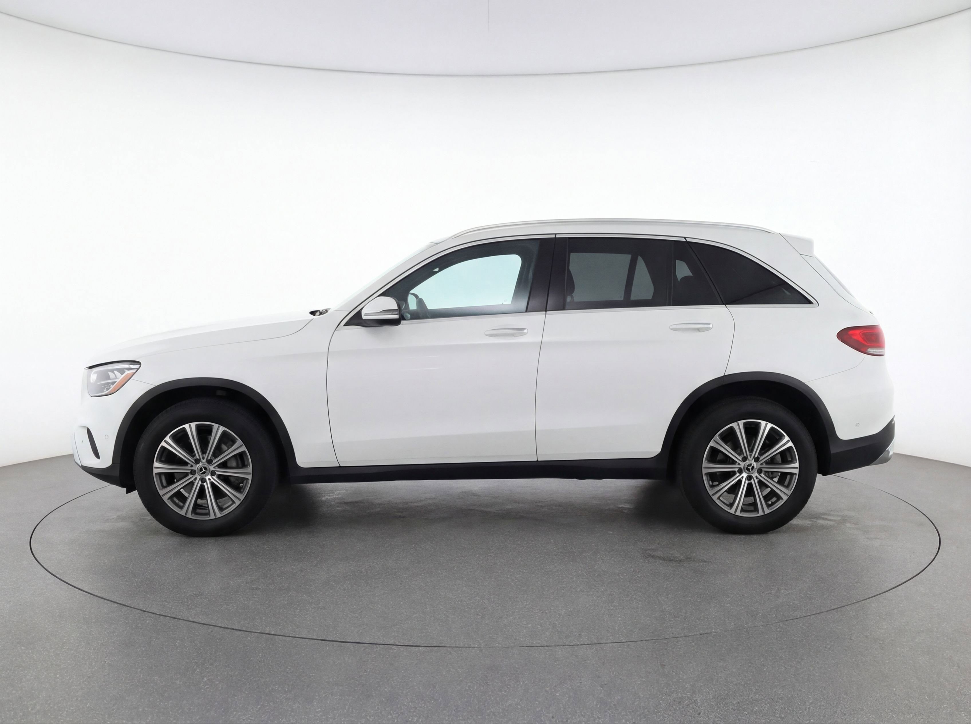 Used 2024 Mercedes-Benz GLC 300 4MATIC image 5
