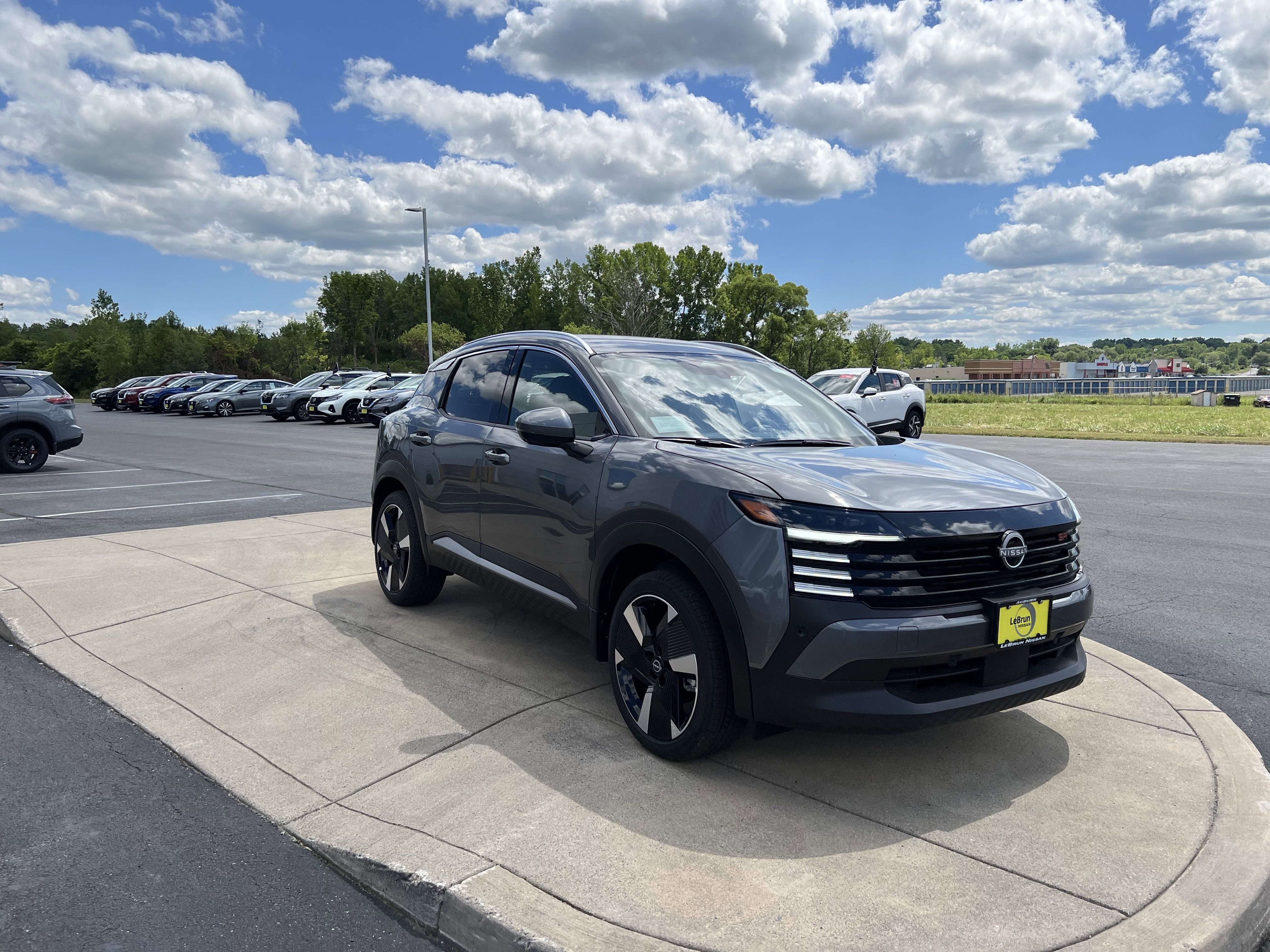 New 2025 Nissan Kicks SR image 14