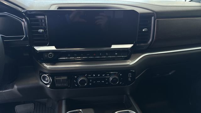 Used 2025 Chevrolet Silverado 1500 High Country w/ Technology Package image 12