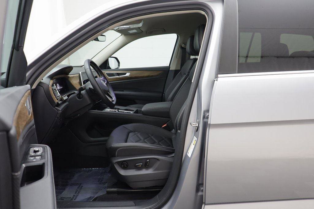 Certified 2025 Volkswagen Atlas SE image 5