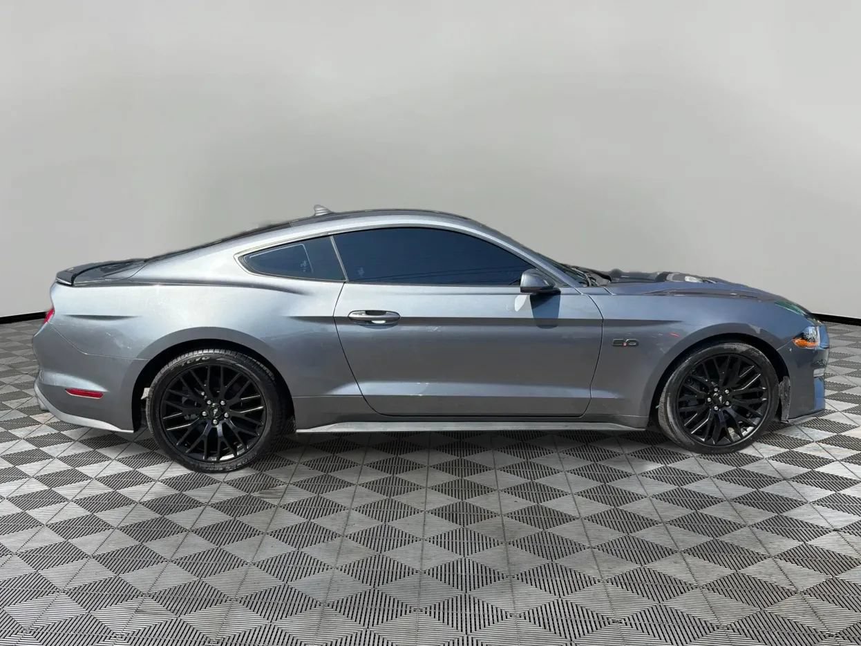 Used 2022 Ford Mustang GT RWD image 4