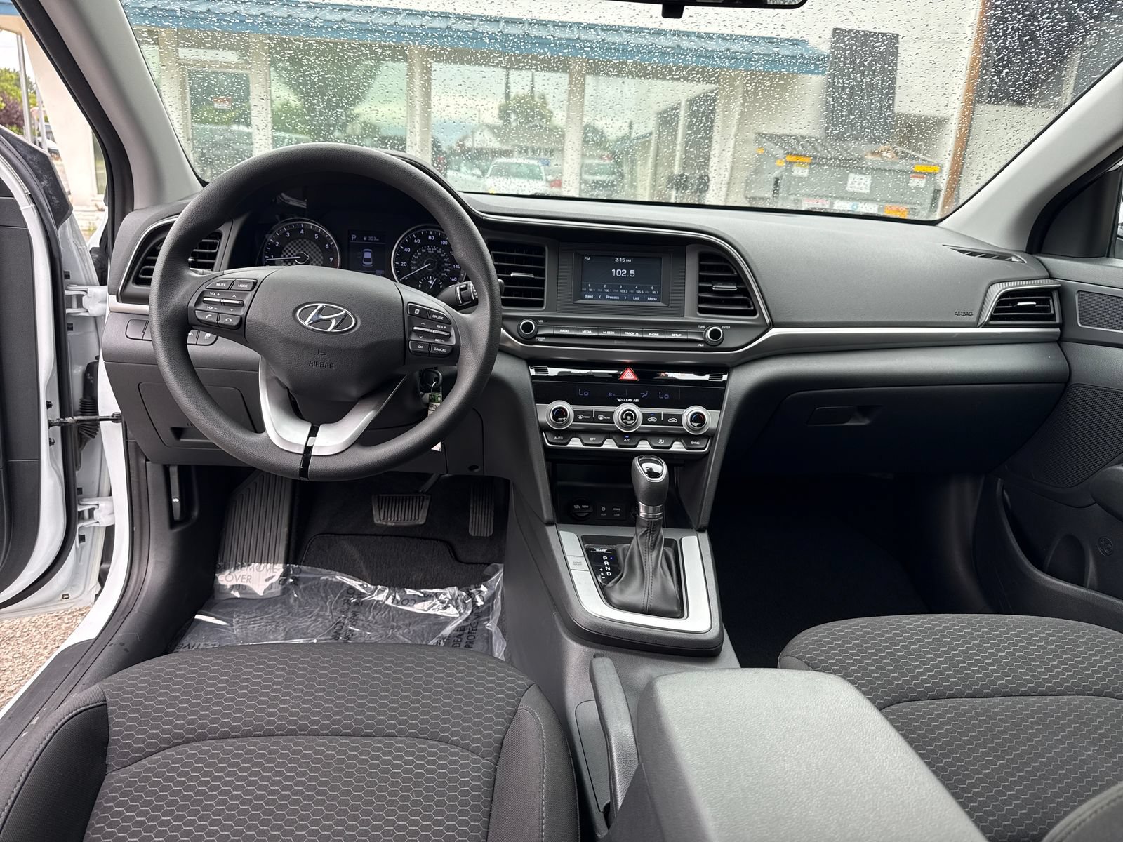 Used 2020 Hyundai Elantra SE w/ Cargo Package (C1) FWD image 12