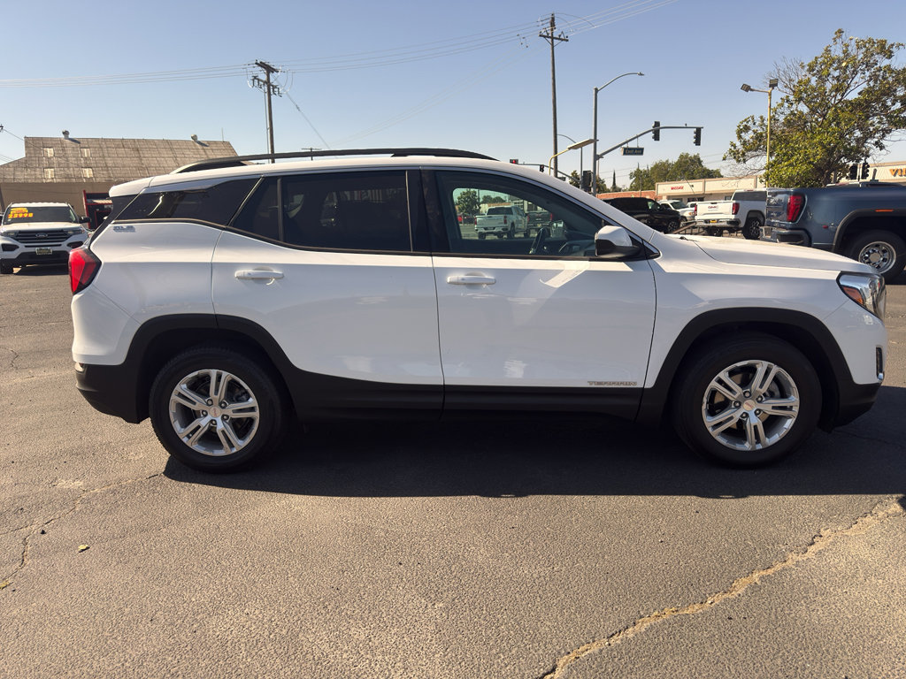 Used 2018 GMC Terrain SLE w/ Driver Convenience Package FWD image 4
