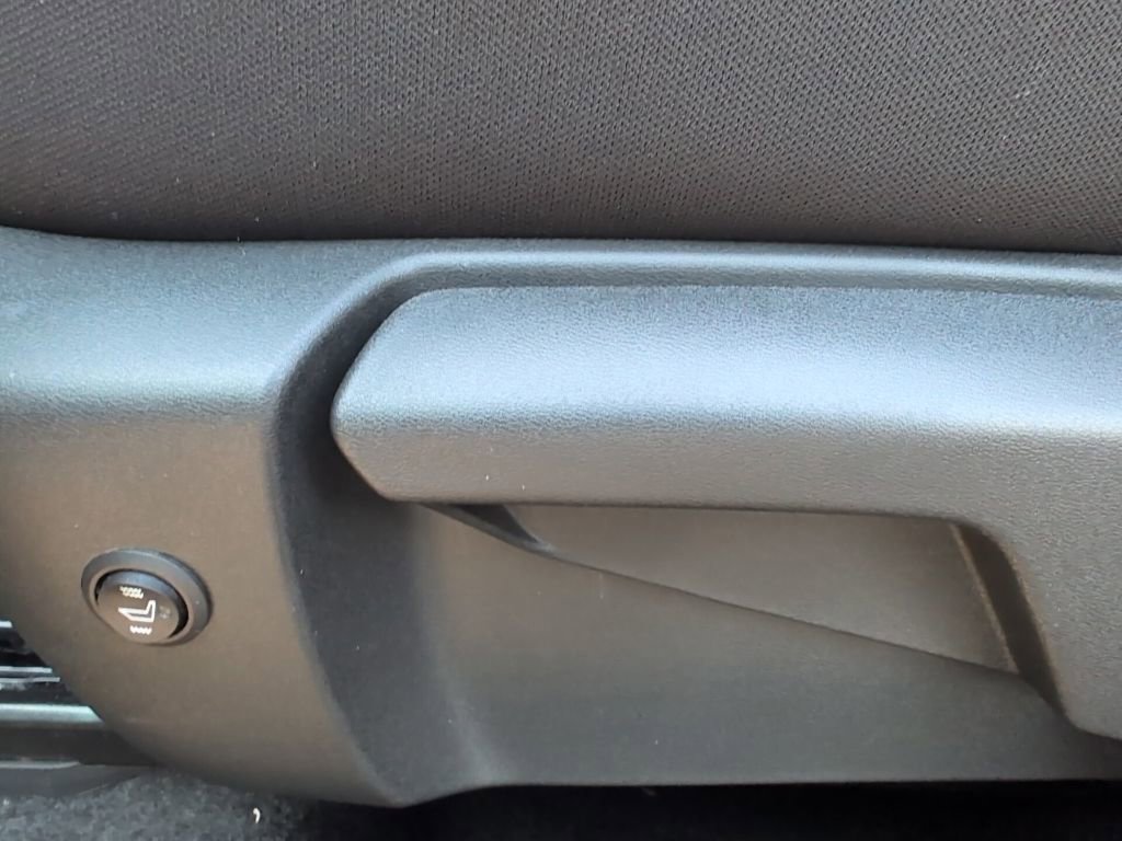 Used 2025 Nissan Rogue S AWD/4WD image 41