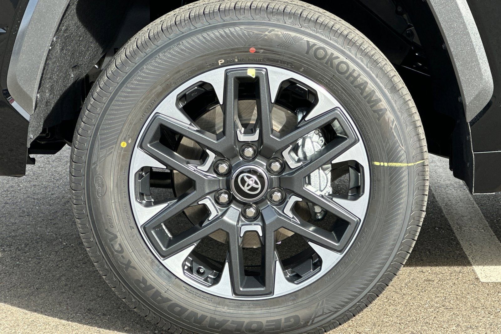 New 2026 Toyota Tundra Limited AWD/4WD image 32