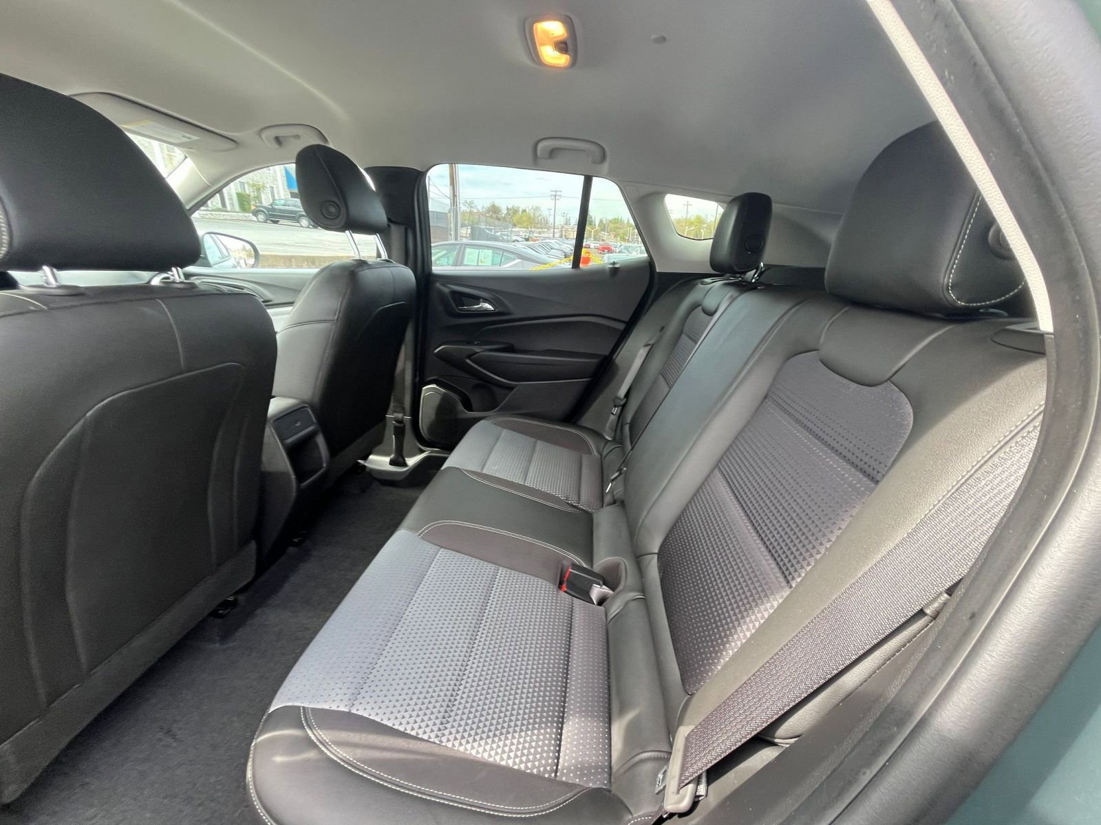 Used 2025 Chevrolet Trax LT w/ LT Convenience Package image 24