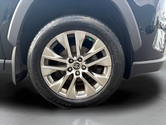 Used 2021 Toyota RAV4 XLE Premium AWD/4WD image 25